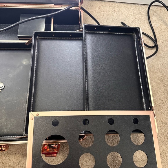 Impressions vanity XL slaycase travel/make up stand - Picture 9 of 13